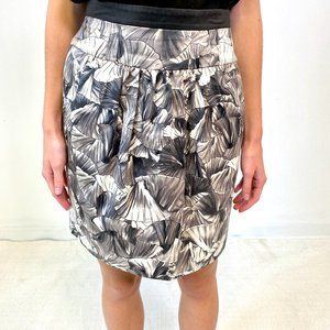 BCBGMaxAzria XS Fan Print Pencil Skirt Gray